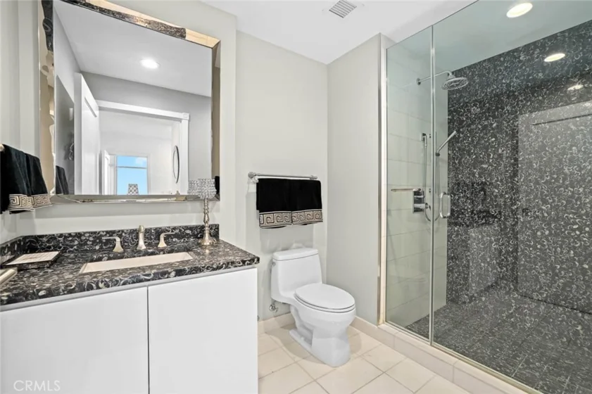 900 W Olympic #31J photo 27