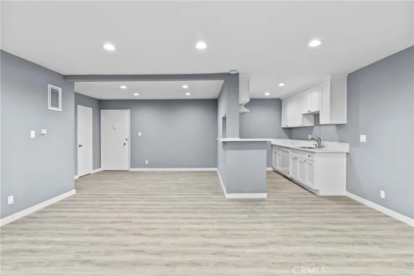 855 Victor Avenue #104 photo 1