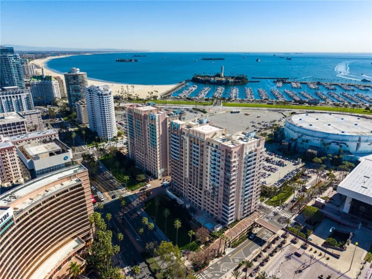 388 E Ocean Boulevard #305 photo 2