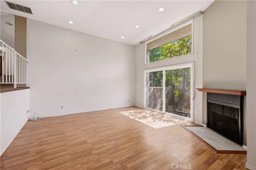 17943 Magnolia Boulevard #16 photo 14