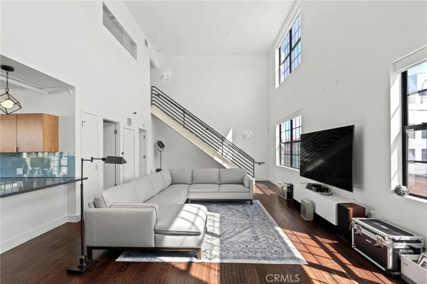 746 S Los Angeles photo 26