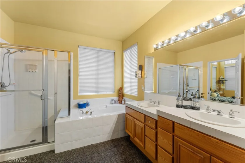 40145 Colony photo 10
