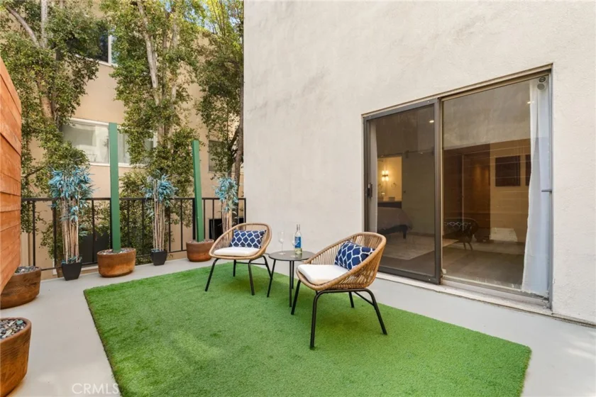 1045 N Kings #107 photo 24