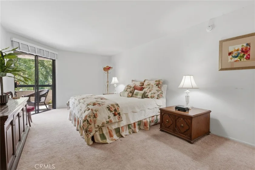 21650 Burbank #203 photo 16