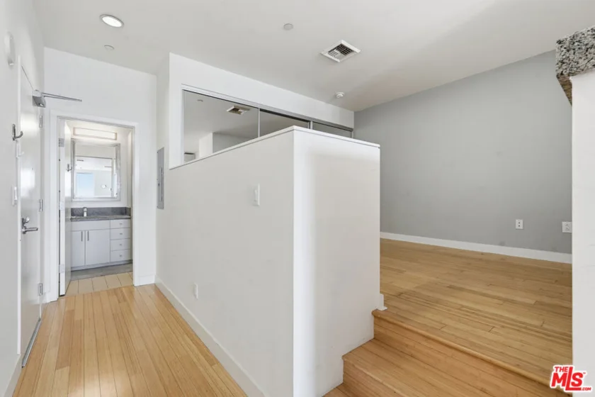3810 Wilshire Boulevard #1609 photo 6