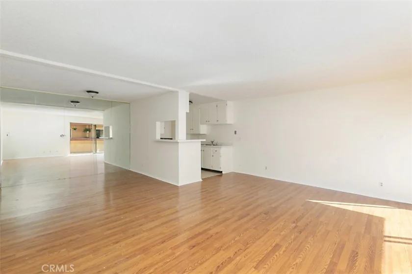 855 Victor Avenue #212 photo 1