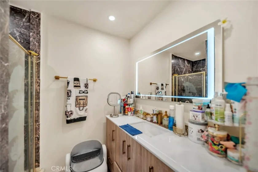 13412 Burbank photo 20