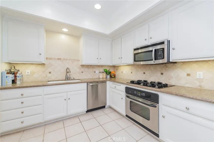 610 S Wilton Place #402 photo 35