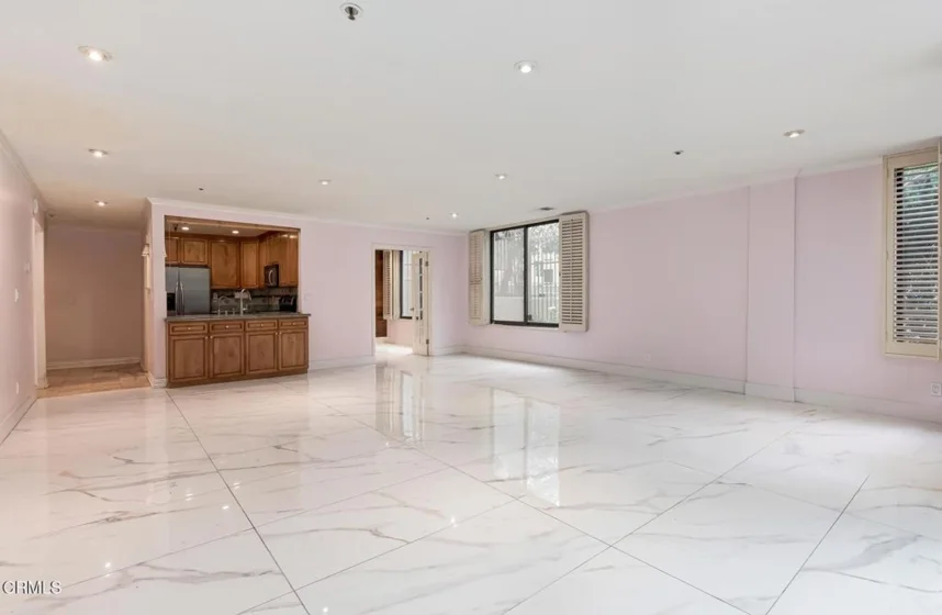 121 S Hope Street #11 photo 38