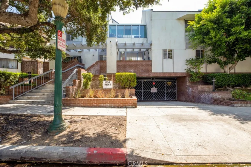 618 N Howard photo 4