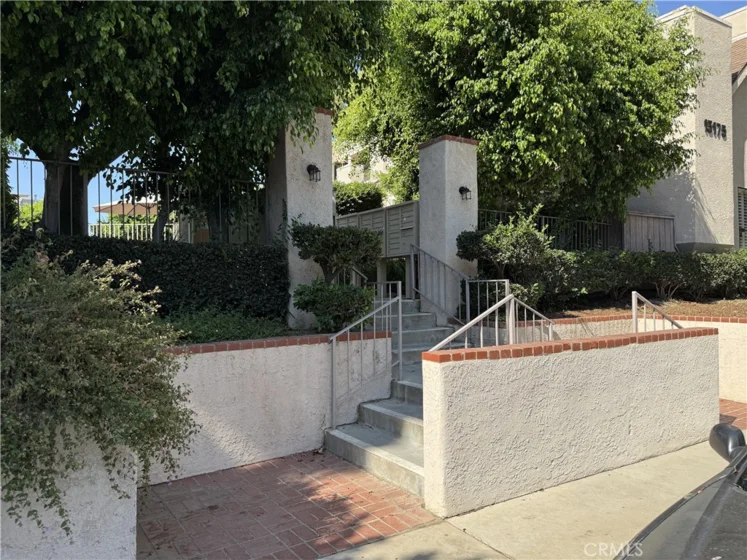 15221 Magnolia #E photo 4