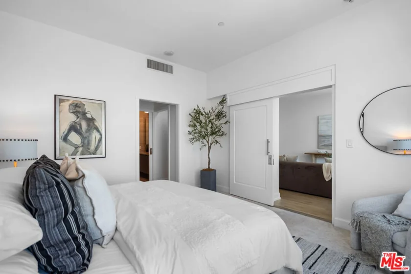 900 W Olympic Boulevard #37E photo 18