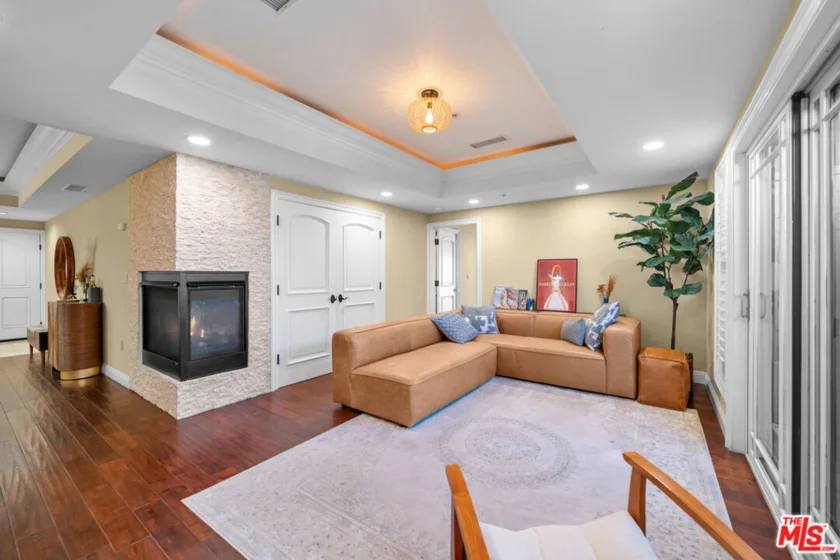 837 Crenshaw Boulevard #204 photo 6