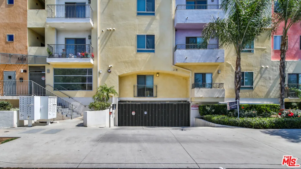 5232 Satsuma Avenue #105 photo 1