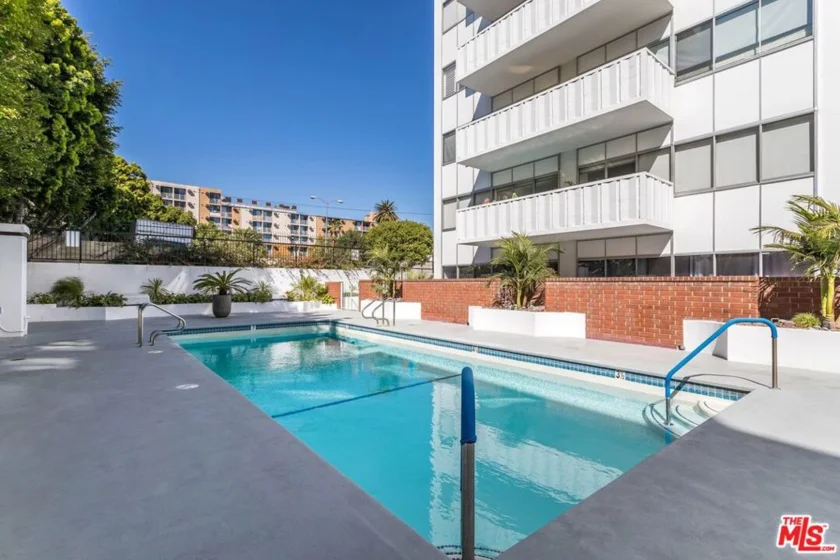 7135 Hollywood Boulevard #606 photo 25