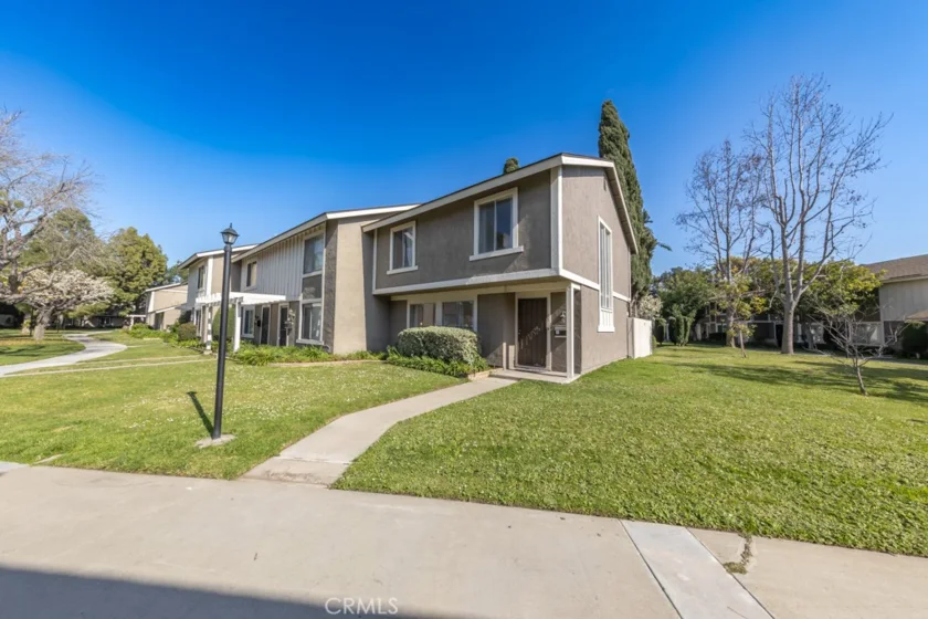 11185 Burton Way photo 1