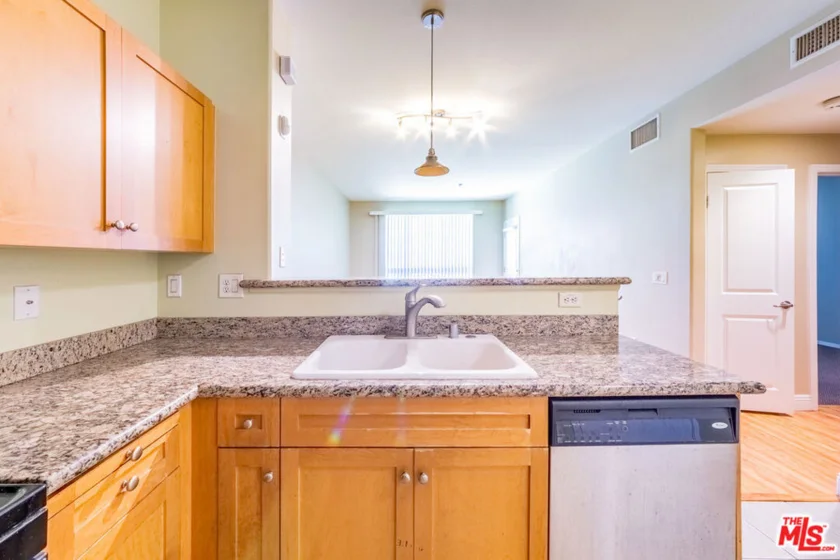 100 S Alameda Street #154 photo 19