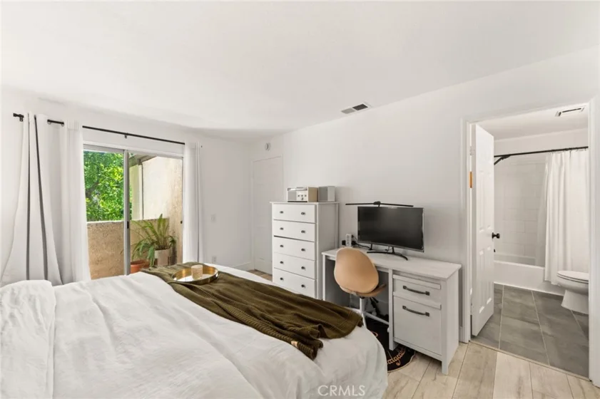 21256 Camelia photo 25
