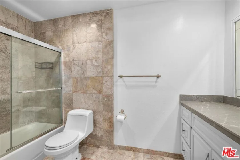 740 N Kings Road #114 photo 25