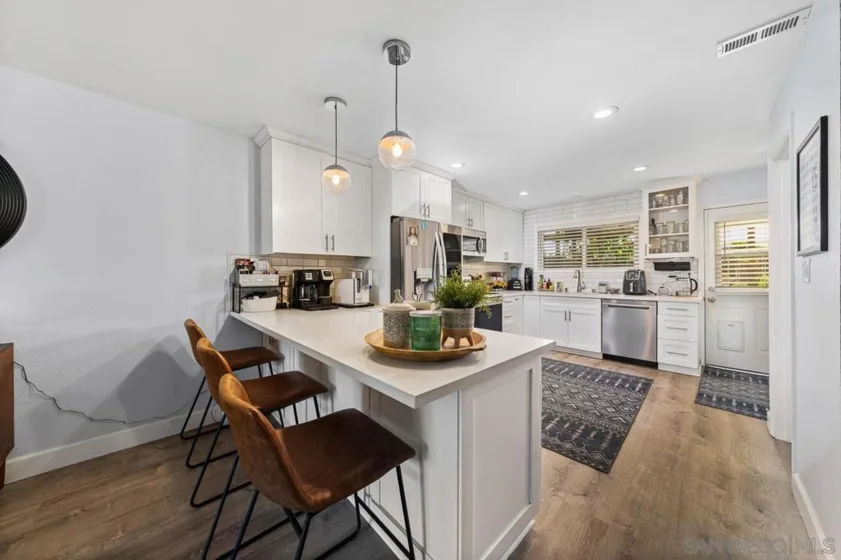 978 E Main Street #B photo 1