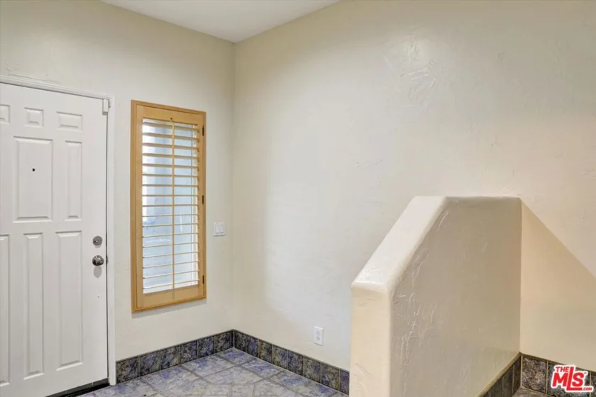 630 E Walnut Street photo 24