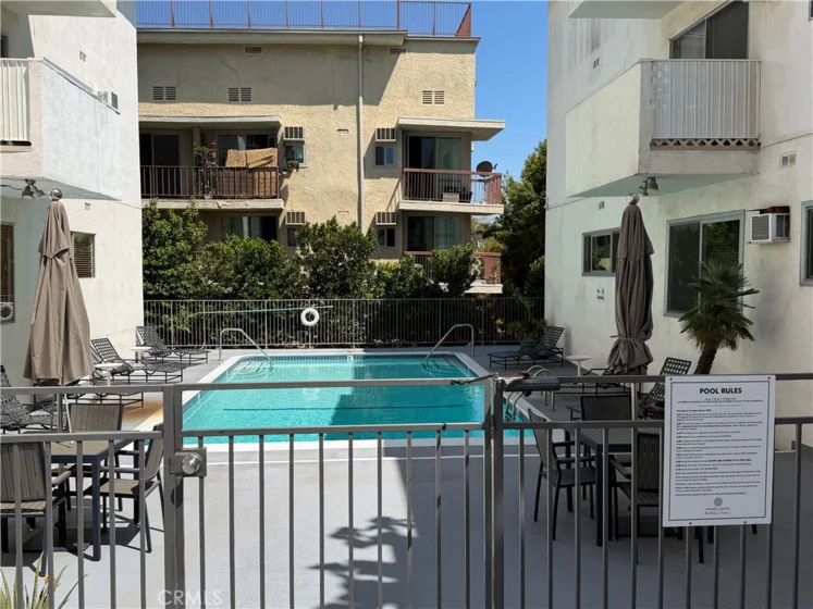 960 Larrabee photo 4