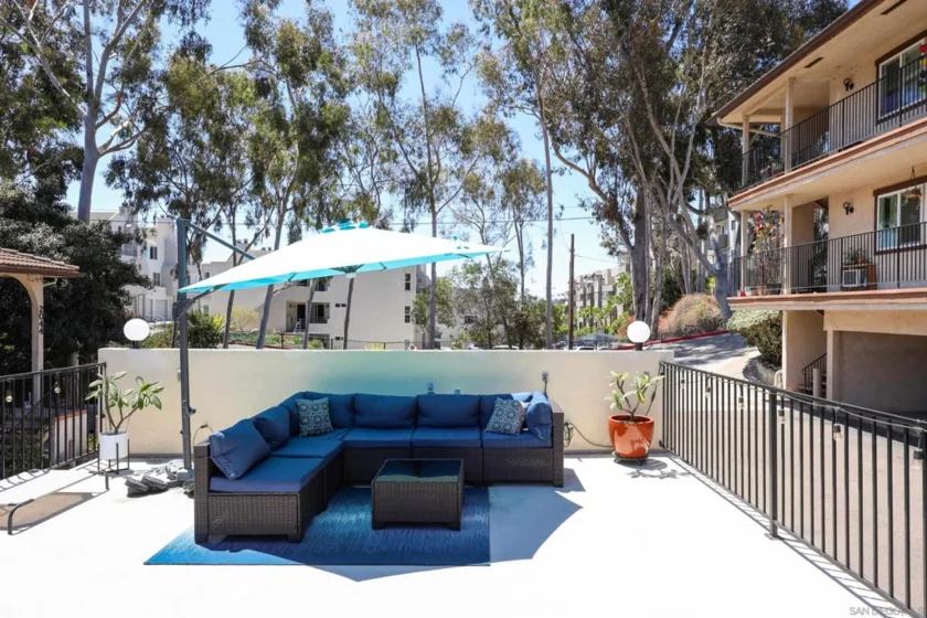 2040 Robinson #C photo 20