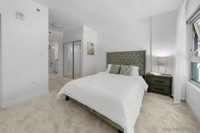 425 W Beech #327 photo 15