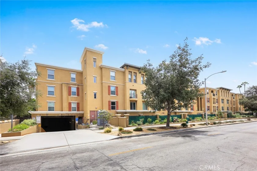 128 N Oak Knoll #206 photo 3