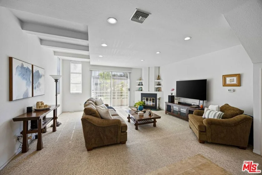 4549 Haskell Avenue #1 photo 11