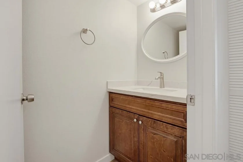 5130 N River Road #Unit B photo 23