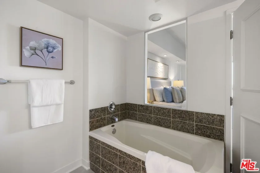 13700 Marina Pointe Drive #809 photo 21