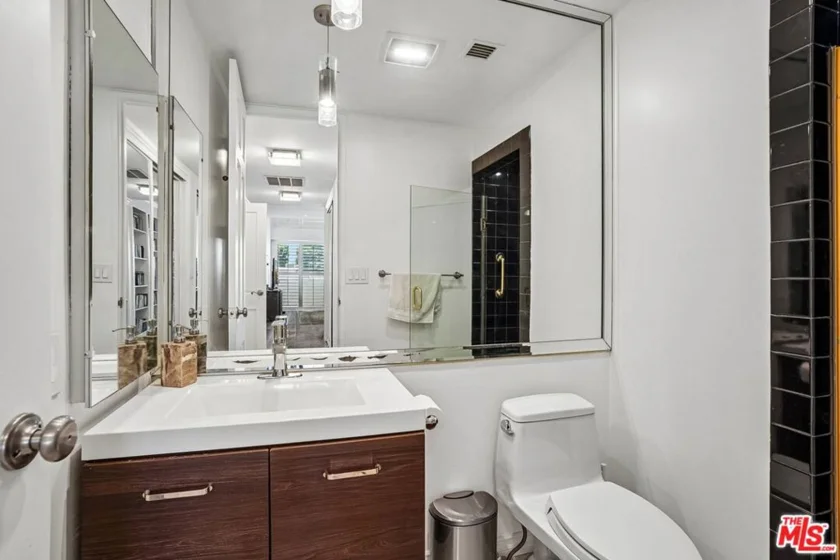 325 N Oakhurst Drive #PH2 photo 33