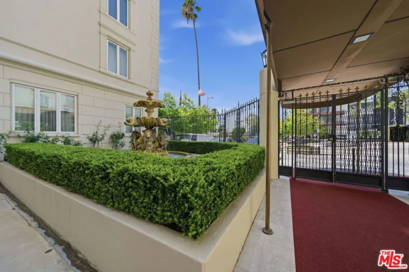 1424 N Crescent Heights Boulevard #49 photo 35