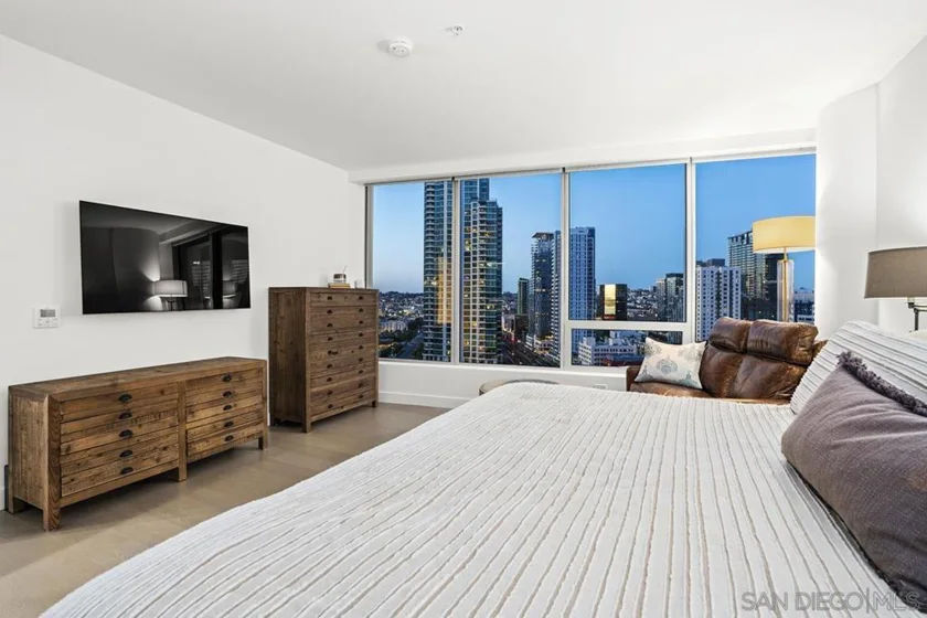 888 W E Street #1801 photo 36