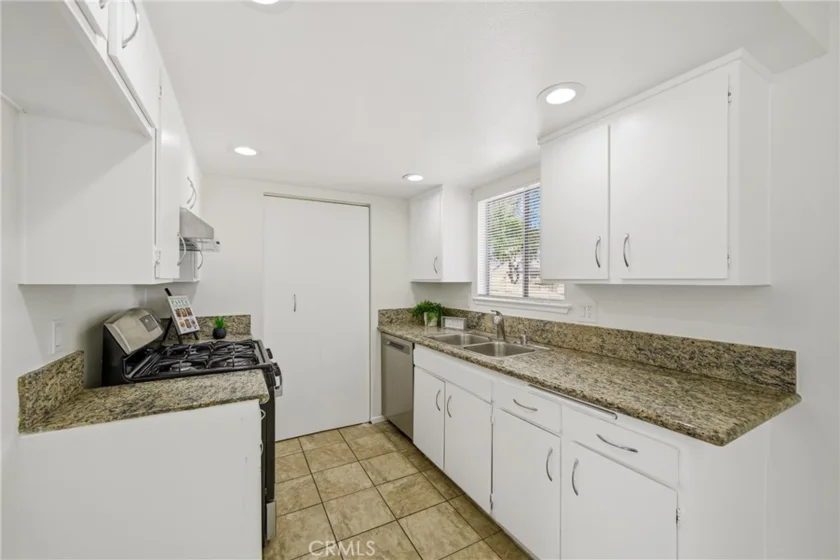 3469 Columbia photo 7
