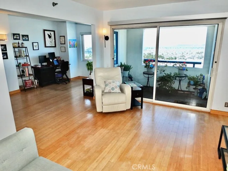 525 E Seaside Way 1007 photo 4