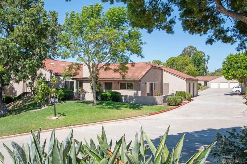 17427 Plaza Otonal photo 1