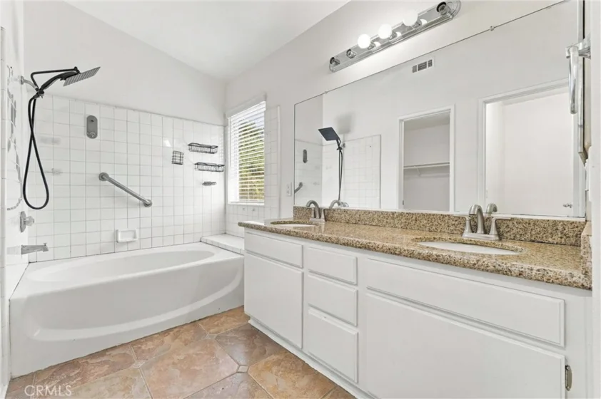 220 Suffolk photo 27