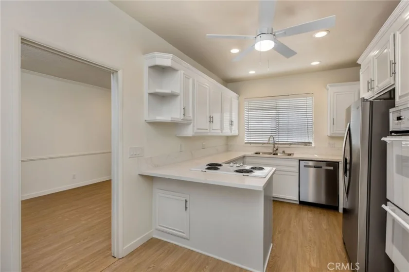 5216 Yarmouth Avenue #105 photo 11