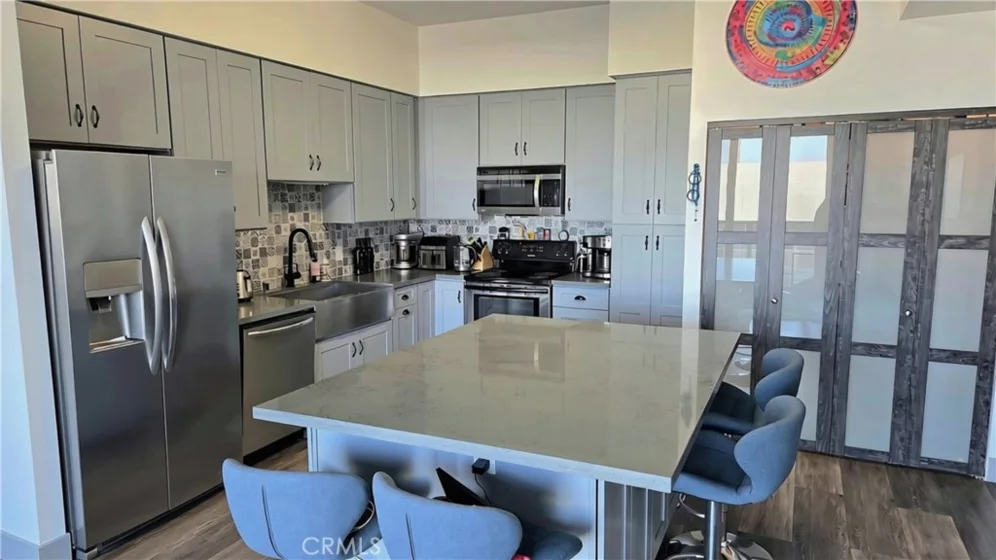 488 E Ocean #1607 photo 3