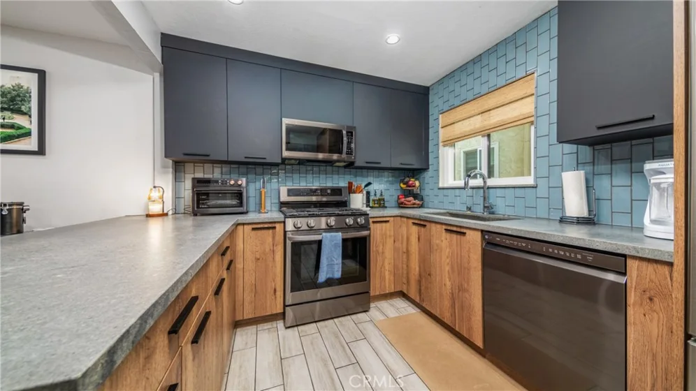 7422 Hazeltine photo 14