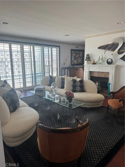 969 Hilgard #1400 photo 3