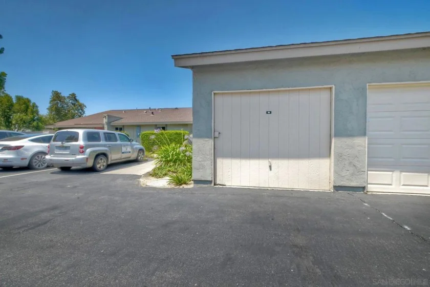 440 Parkside Drive photo 32