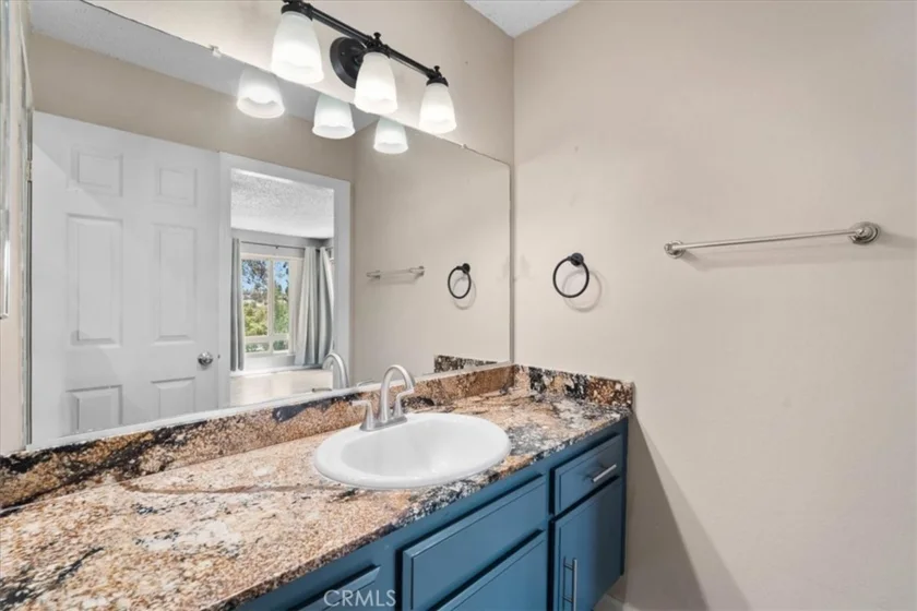 4727 Knickerbocker photo 18