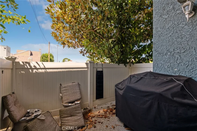 15106 Nordhoff photo 23