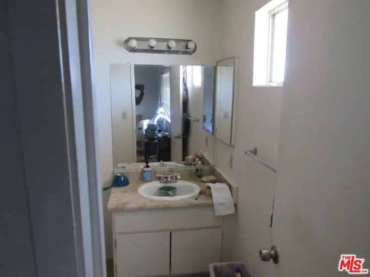 7115 Etiwanda Avenue #18 photo 5