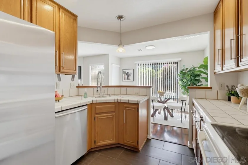 8391 Suntree Place photo 3