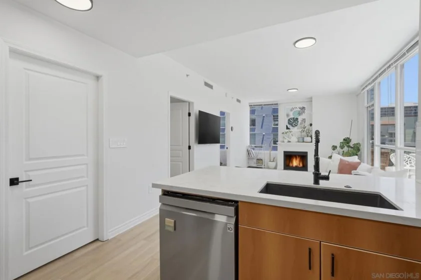 1580 Union #602 photo 3