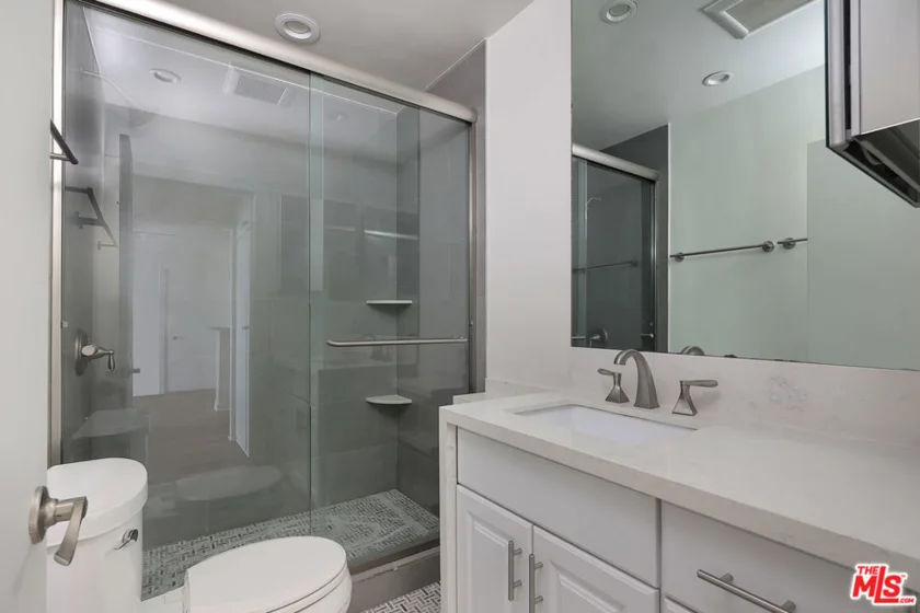 960 Larrabee Street #218 photo 14